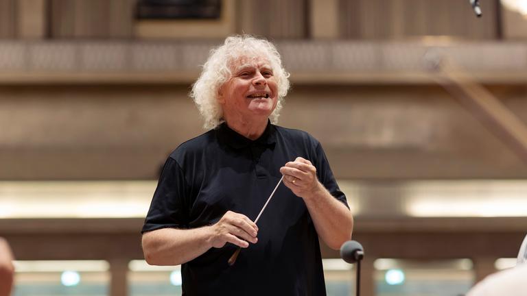 Sir Simon Rattle dirigiert Bruckners 9., Wagner und Webern