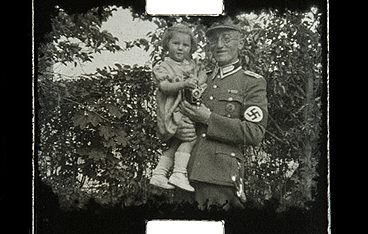 Der Mann mit der kleinen Kamera