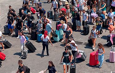 Die Schattenseite der Sonneninseln - Massentourismus in Griechenland