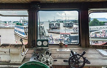 Fährpassagen: Rush Hour am Mekong