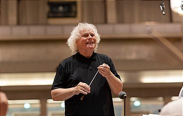 Sir Simon Rattle dirigiert Bruckners 9., Wagner und Webern