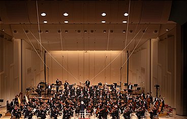 Sir Simon Rattle dirigiert Mahlers 7. in Tokio