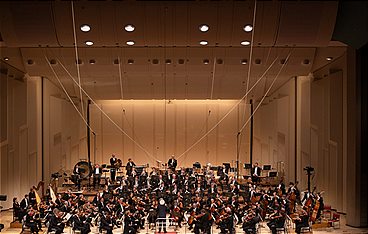 Sir Simon Rattle dirigiert Mahlers 7. in Tokio