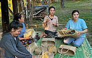 Wie viele Orte in der Region Zentrallaos hat auch das Dorf Thaveng hat seine eigene privatwirtschaftlich organisierte Rattan-Flechtgruppe.