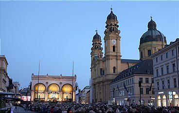 Klassik am Odeonsplatz - Das BRSO mit Franz Welser-Möst und Daniil Trifonov