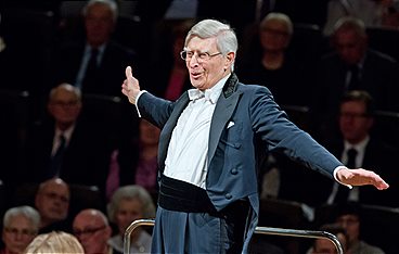 Herbert Blomstedt dirigiert Werke von Mozart und Vorísek