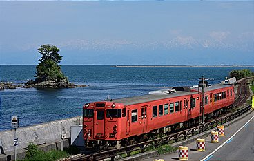 Mit dem Zug entlang der japanischen Westküste