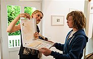 (2. Staffel) - In "Knallerfrauen" tut Martina Hill (l.) wonach ihr der Sinn steht - hemmungslos und unangepasst ...