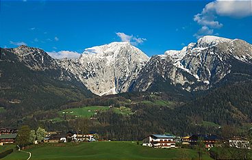 Am Fuß der Berge