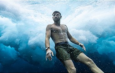 Against Gravity - Leon Glatzer sucht die besten Wellen