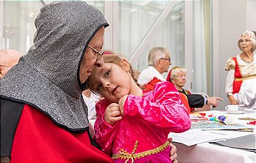 Wir sind klein und ihr seid alt