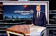 Moderator Rudi Cerne im Studio
